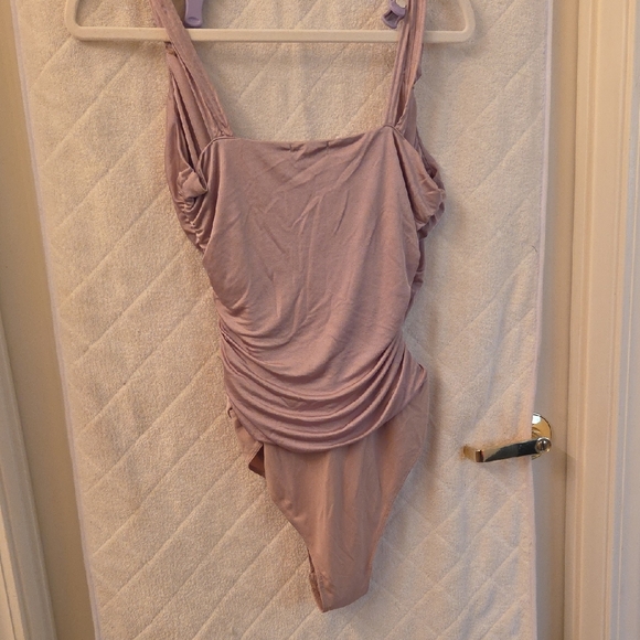 Elegant LEITH Bodysuit - Picture 3 of 3